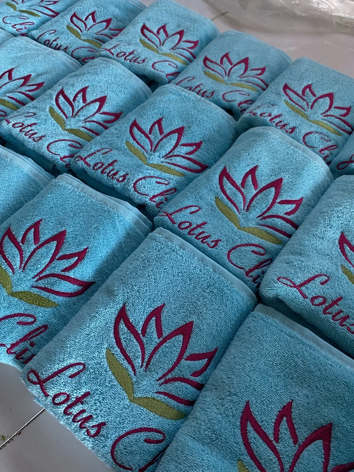Spa Havlusu 5 Turkuaz renkli logo nakışlı spa havlusu